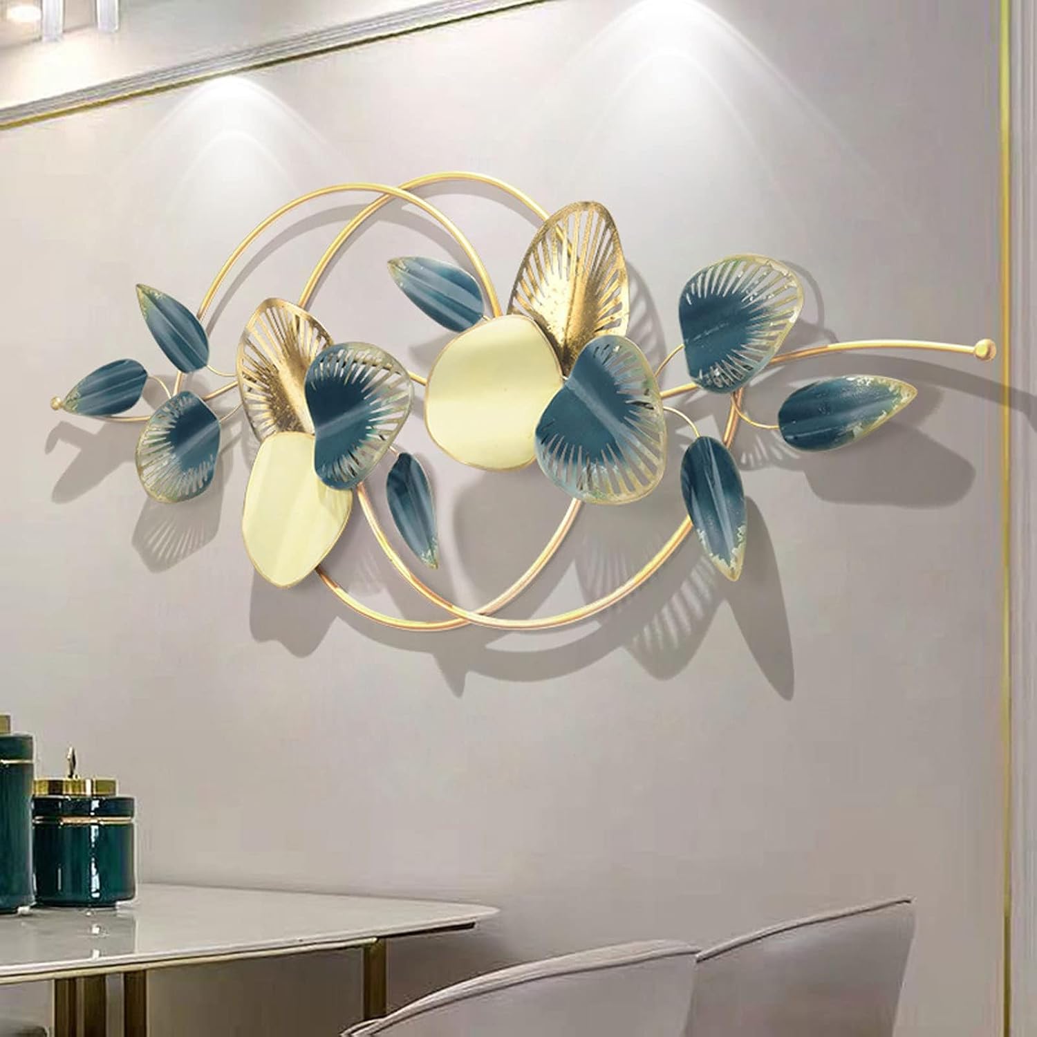 Décorations murales 3D en métal – Design moderne de feuille en fer forgé pour décoration de salon, accent mural unique pour la maison, art mural floral contemporain.