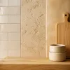 Décoration murale en cuisine : ce qui résiste à la vapeur, aux éclaboussures et au temps