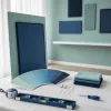 Décoration murale pour le bureau : créer un fond de visio pro sans étouffer l'espace de travail